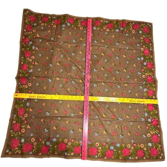 Vintage Green and Red Floral Printed Square from Musee de l’impression, Mulhouse - Picture 3 of 6